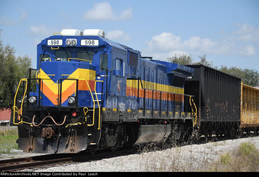 Trailing GE on the northbound Desoto turn